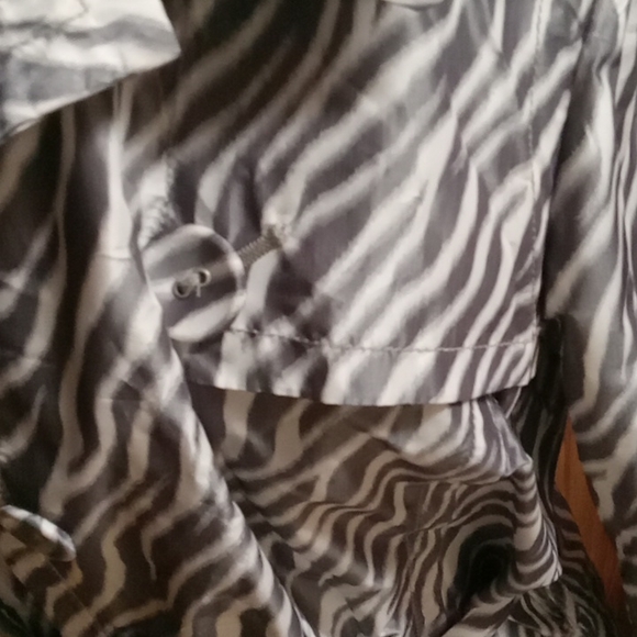 Zebra Trench❤🖤 - Picture 4 of 10